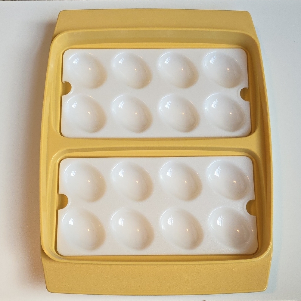 Vintage Tupperware Deviled Egg Keeper/Carrier Tray - Picture 2 of 10